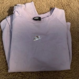 Good condition purple Nike crewneck sweatshirt!